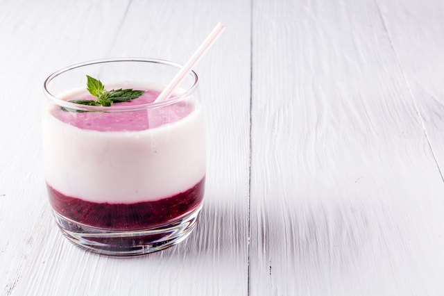 Berry smoothie with yogurt